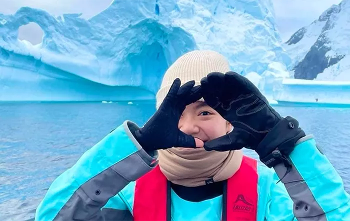 Natalie Chung in kayak in antartic surrounded by ice