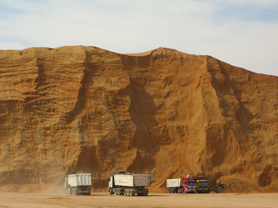 In the United Arab Emirates mega dune ridges represent a record of aeolian accumulation that is a result of significant environmental changes in the Late Quaternary.  Quarrying of sand for construction presents a unique opportunity to analyse dune interior structures, and to sample for OSL dating in order to develop a record of landscape development in response to climate change.