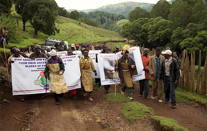 People from the Sengwer community protest over their eviction from their ancestral lands, Embobut Forest, by the government for forest conservation in western Kenya, April 19, 2016. REUTERS / Katy Migiro.